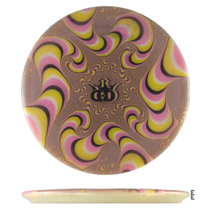 Disc golf disc with psychedelic pattern