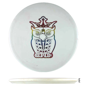 Disc golf disc with owl graphic